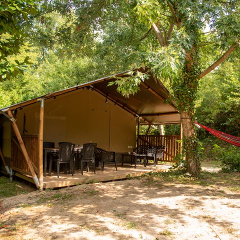 TENTE TOILE ET BOIS 4 personnes - y compris les installations sanitaires