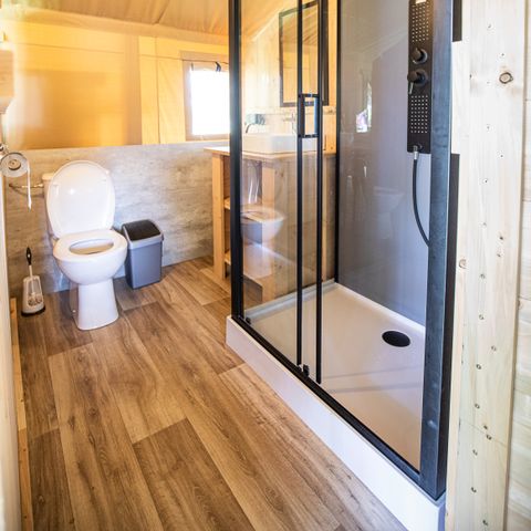 TENTE TOILE ET BOIS 4 personnes - y compris les installations sanitaires
