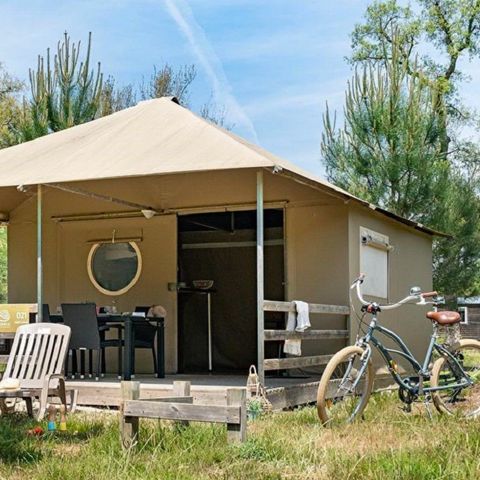 TENTE TOILE ET BOIS 4 personnes - y compris les installations sanitaires