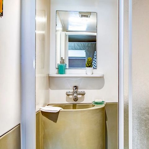 TENTE TOILE ET BOIS 4 personnes - y compris les installations sanitaires