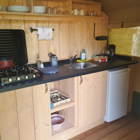 TENTE TOILE ET BOIS 4 personnes - y compris les installations sanitaires