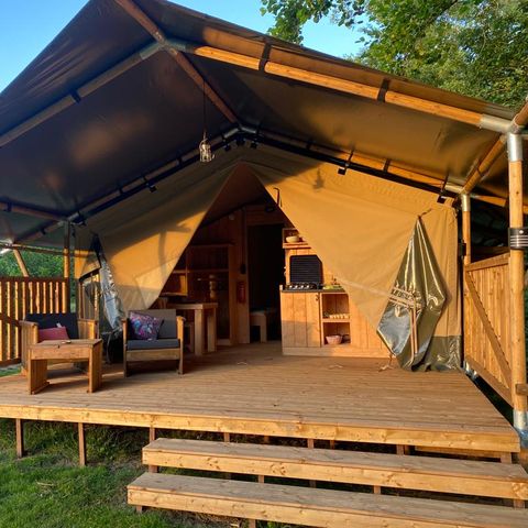 TENTE TOILE ET BOIS 4 personnes - y compris les installations sanitaires