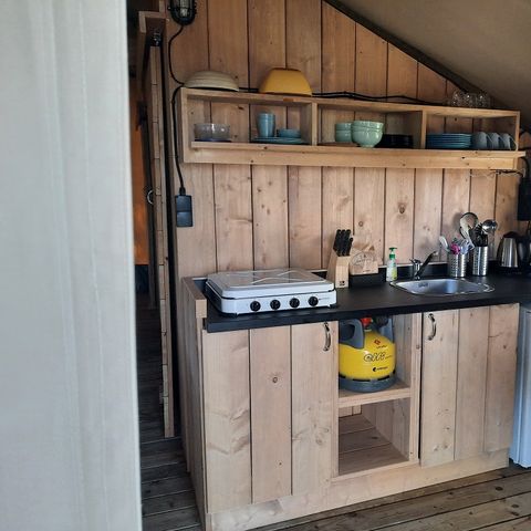 Tente en toile et en bois 6 personnes - y compris les installations sanitaires