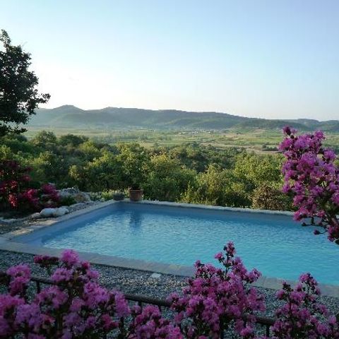 CHAMBRE 2 personnes - Petit Mas (petite chambre d'hôtes avec petit déjeuner ) / 2 pers inclus / classé 3 épis