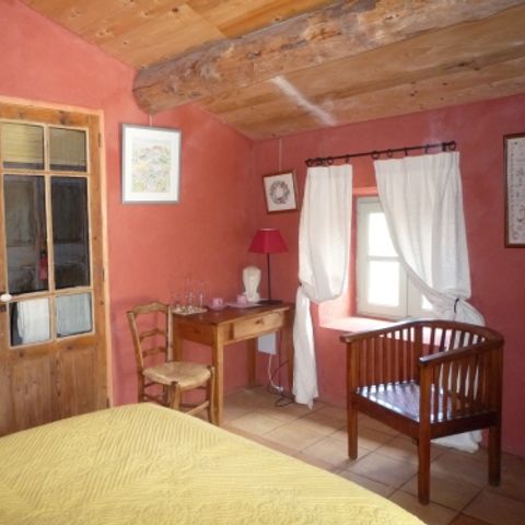 CHAMBRE 2 personnes - Petit Mas (petite chambre d'hôtes avec petit déjeuner ) / 2 pers inclus / classé 3 épis