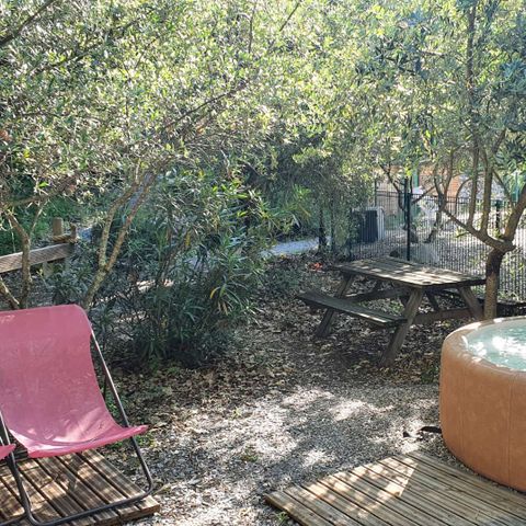 TENTE 2 personnes - TIPI LODGE 6 m² pour 2 pers avec petit déjeuner et Jacuzzi privatif en accès illimité