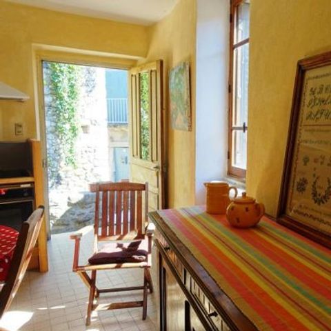 GÎTE 4 personnes - En dehors du Domaine , maison de village Gîte équipé pour 4 personnes : Appartement PETIT BALCON
