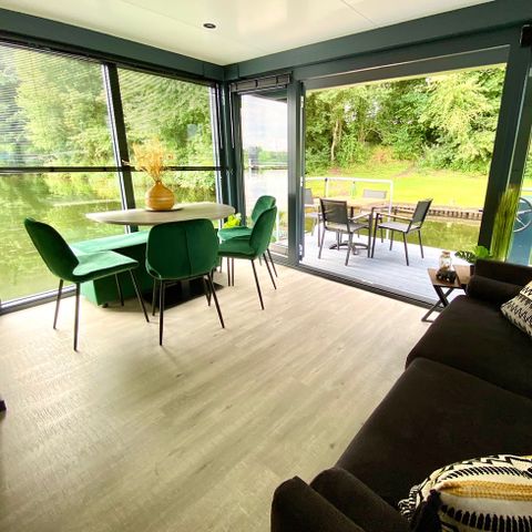 LODGE 6 personnes - Bateau-maison (avec terrasse sur le toit)