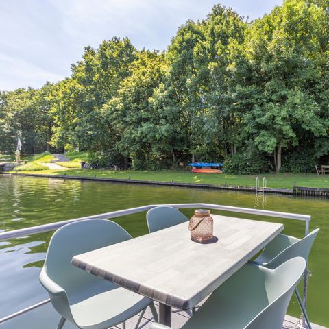 Lodge 6 personnes - Péniche avec jacuzzi XL et terrasse sur le toit