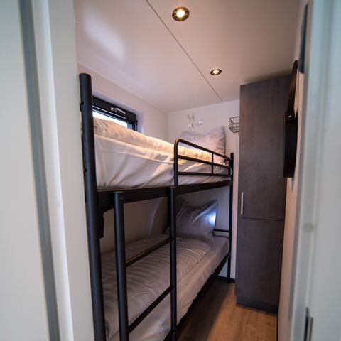 LODGE 6 personnes - Péniche avec jacuzzi XL et terrasse sur le toit