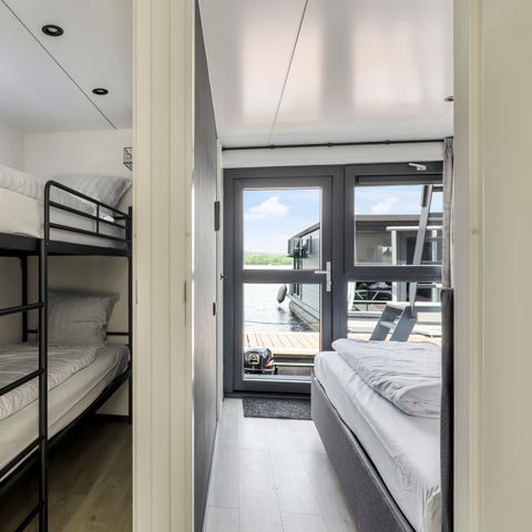 Lodge 6 personnes - Péniche avec jacuzzi XL et terrasse sur le toit
