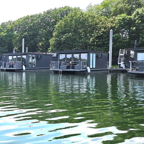 LODGE 6 personnes - Péniche avec jacuzzi XL