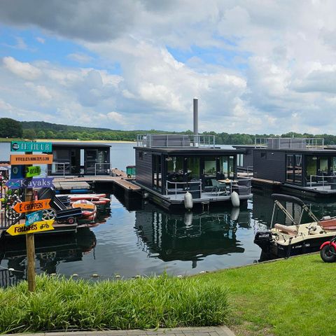 LODGE 6 personnes - Péniche avec terrasse sur le toit
