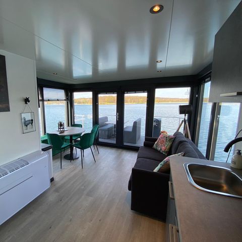 Lodge 6 personnes - Péniche avec terrasse sur le toit