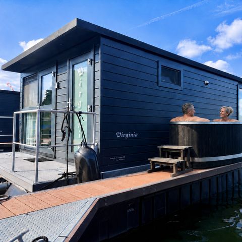 LODGE 6 personnes - Péniche avec jacuzzi double