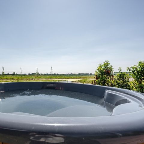 VILLA 6 personnes - Villa au bord de l'eau avec bain à remous