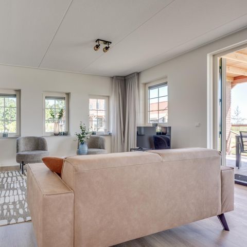 VILLA 6 personnes - Villa au bord de l'eau avec bain à remous