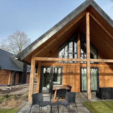 VILLA 8 personnes - Villa forestière avec bain à remous et sauna