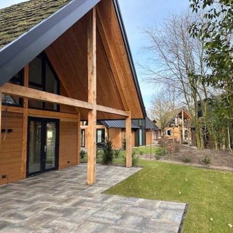 VILLA 8 personnes - Villa forestière avec bain à remous et sauna