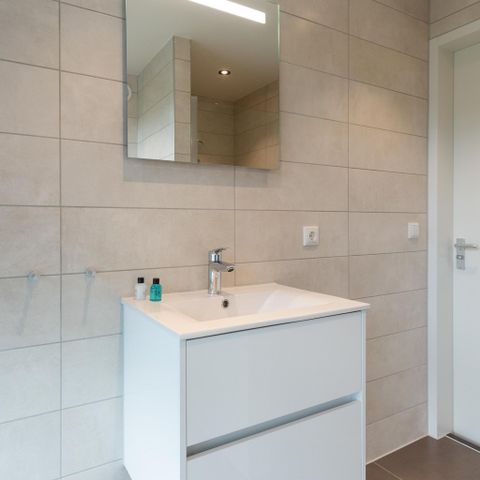 VILLA 6 personnes - Villa forestière avec bain à remous et sauna