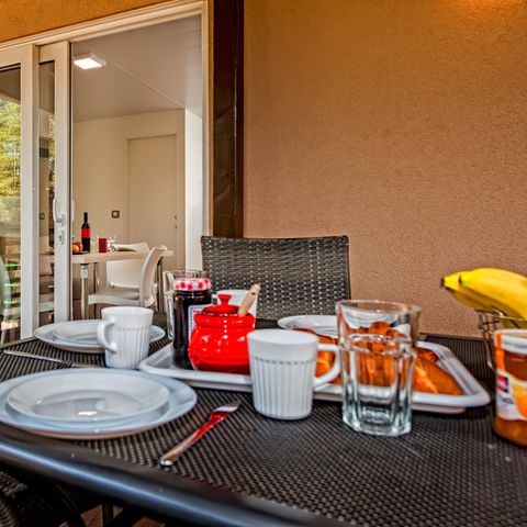 Mobilhome 6 personnes - Comfort XL | 2 Ch. | 4/6 Pers. | Terrasse surélevée | 2 SDB | Clim. | TV