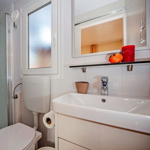 Mobilhome 6 personnes - Comfort XL | 2 Ch. | 4/6 Pers. | Terrasse surélevée | 2 SDB | Clim. | TV